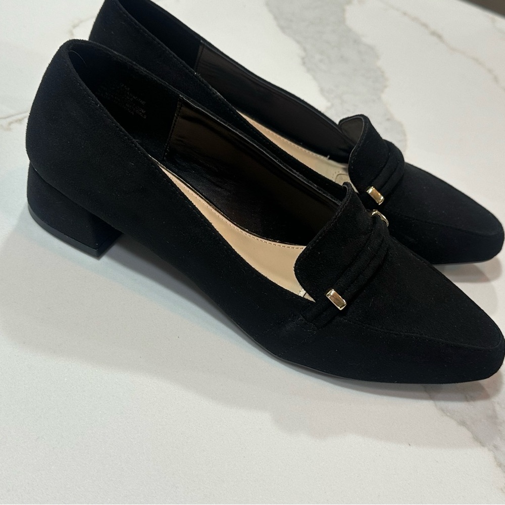Black Elegant Heels with Classic Design
